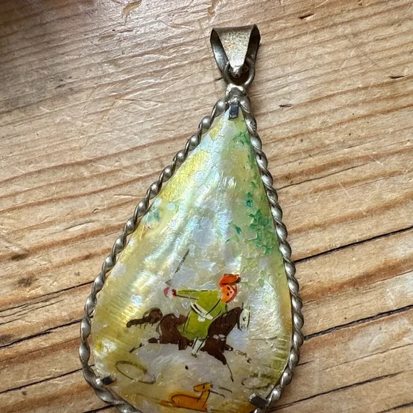 🌈SOLD🌈Vintage Two Sided Hand Painted Bird Scene Horse Scene Pendant - Picture 12 of 12